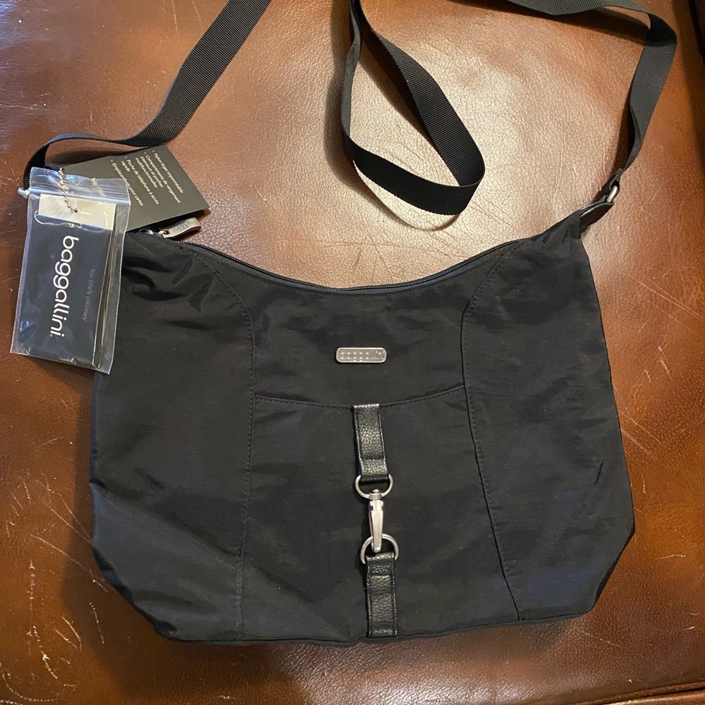 💝SOLD!💗 BAGGALLINI NWT Black Crossbody -Big Clipper Hobo